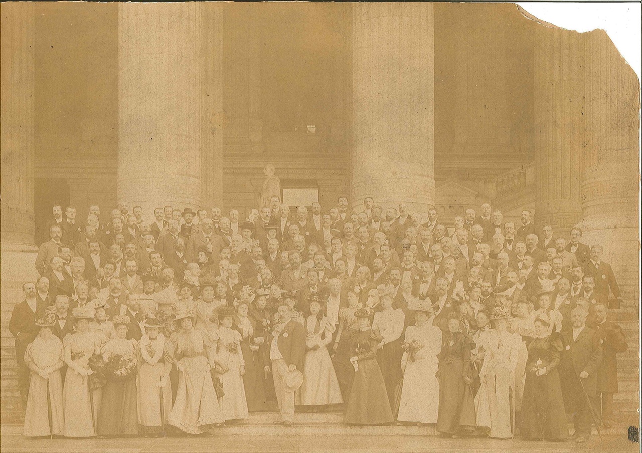 Groepsfoto bij gelegenheid van een bezoek aan Rome van Dr. P.J.H. Cuypers