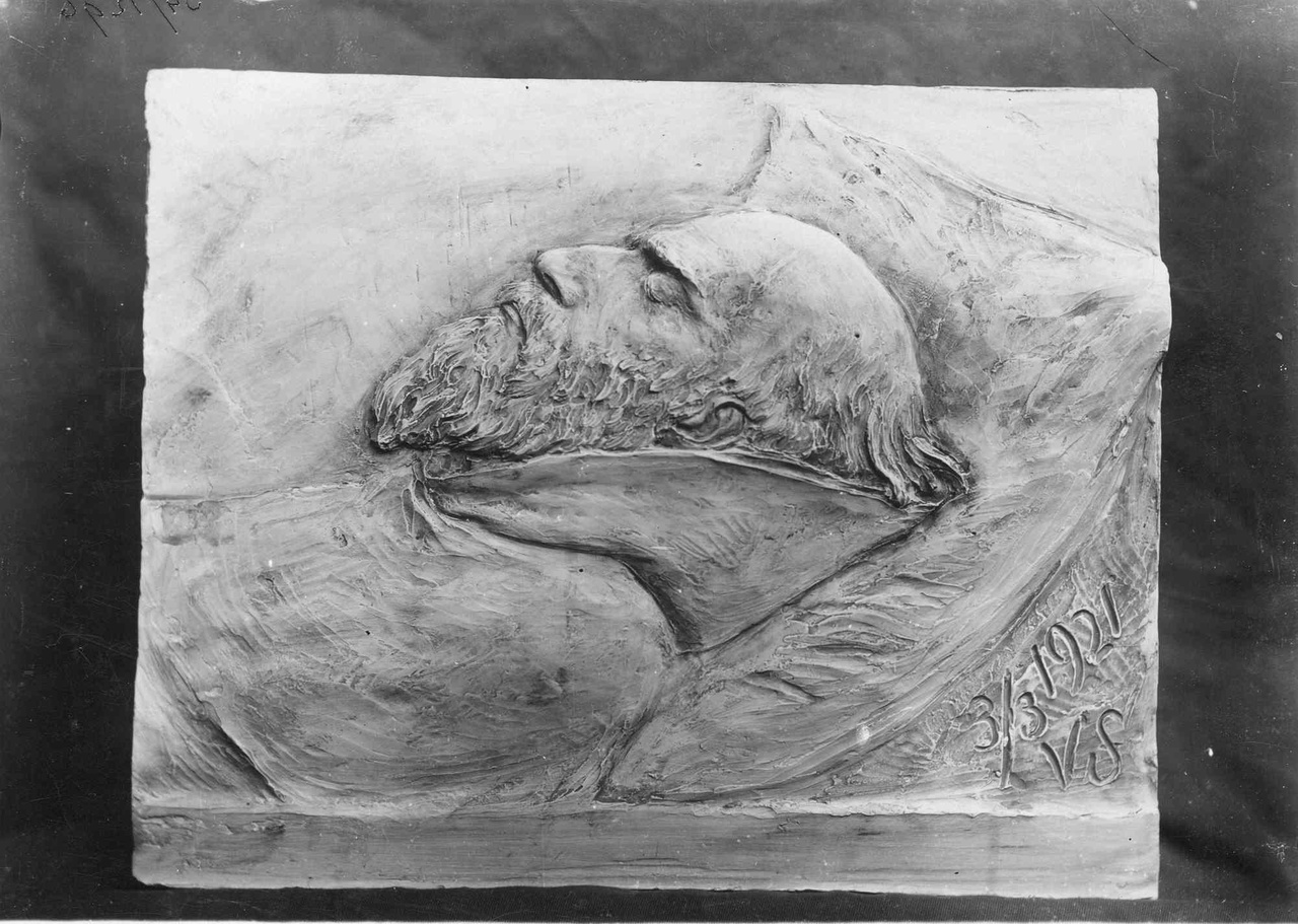 Foto van een reliëf van Dr. P.J.H. Cuypers op zijn sterfbed
