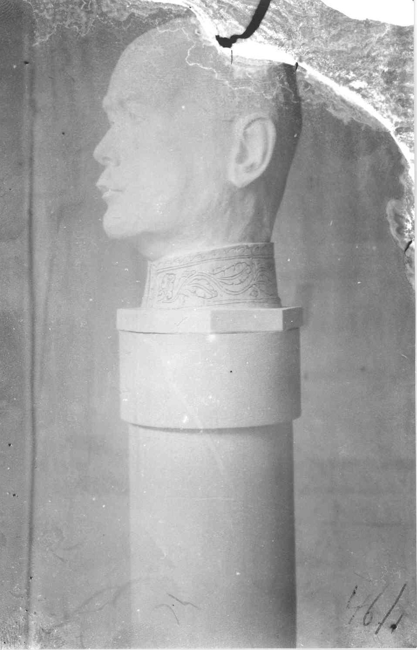 Verzamelmap met 154 foto's van producten uit Cuypers' Kunstwerkplaatsen