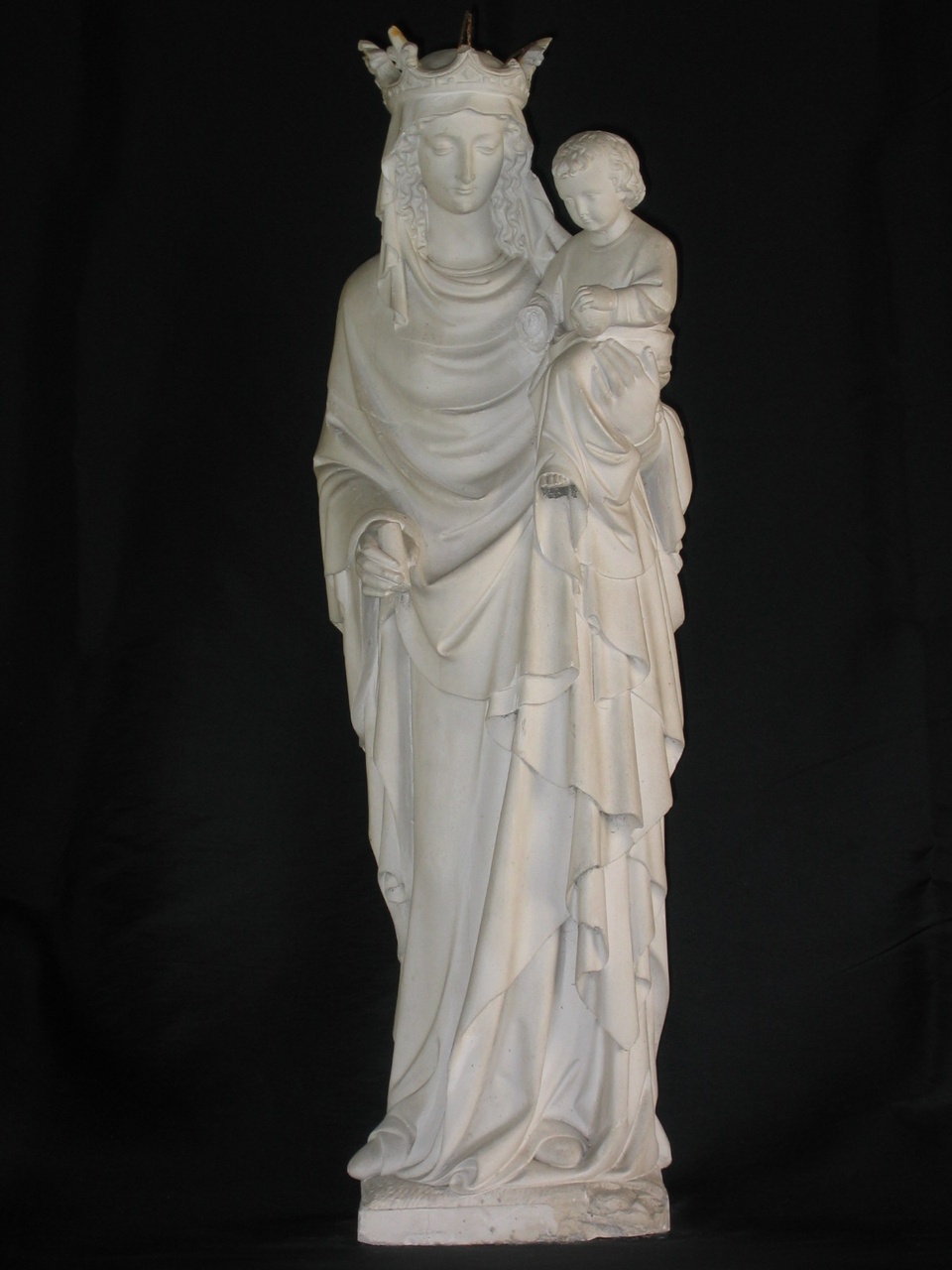 Maria met kroon en kindje Jezus op arm