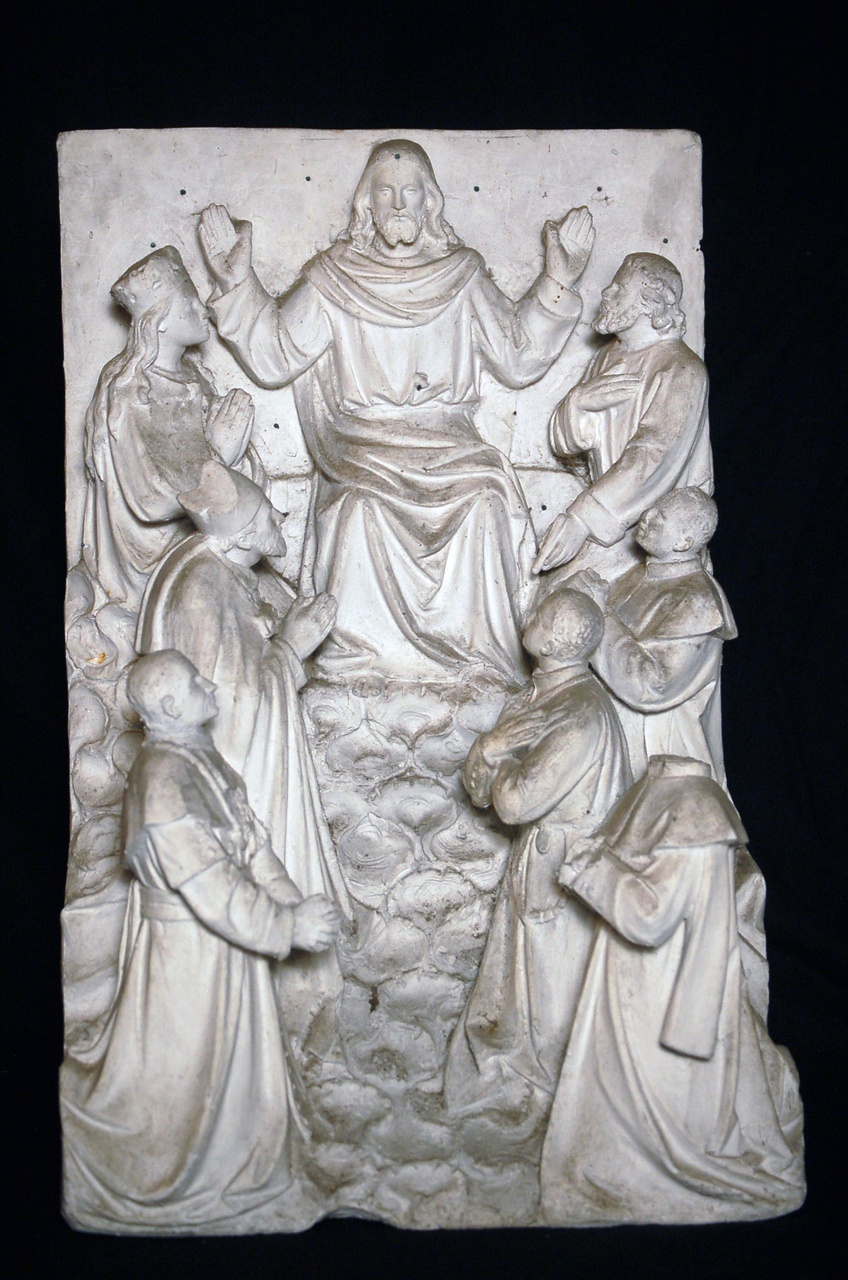 Rechthoekige plaat met voorstelling in reliëf, Christusfiguur met aanbiddende personen.