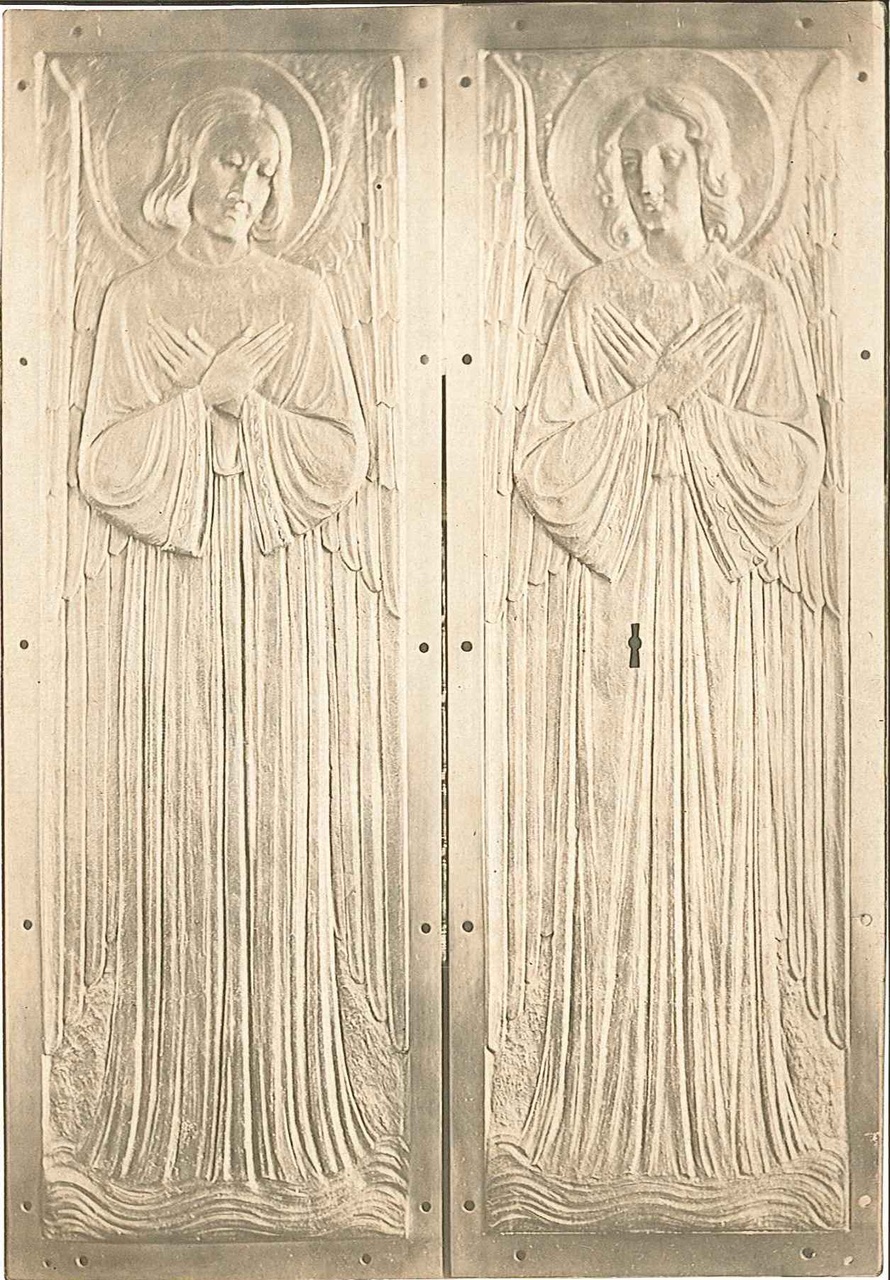 Reclamefoto voor twee panelen met engelen vervaardigd in Cuypers' Kunstwerkplaatsen uitgevoerd als ansichtkaart.