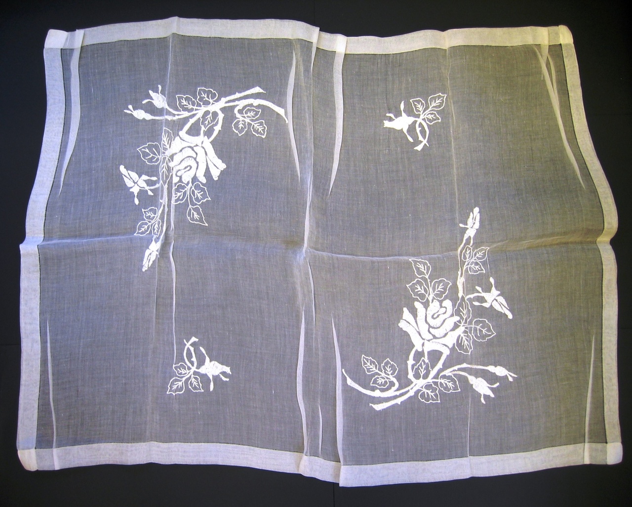 Rechthoekig theetafelkleedje in schaduwborduursel