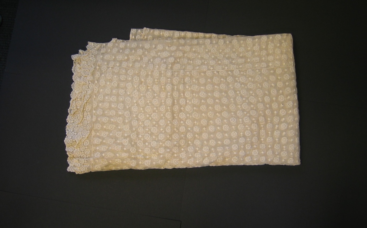 Wiegegordijn van tulekant