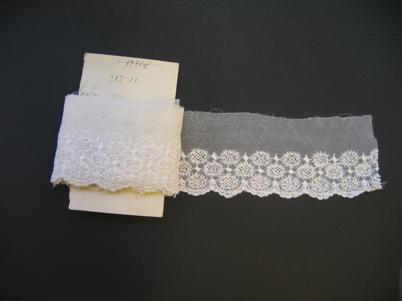 Kaart met losse stukken kant