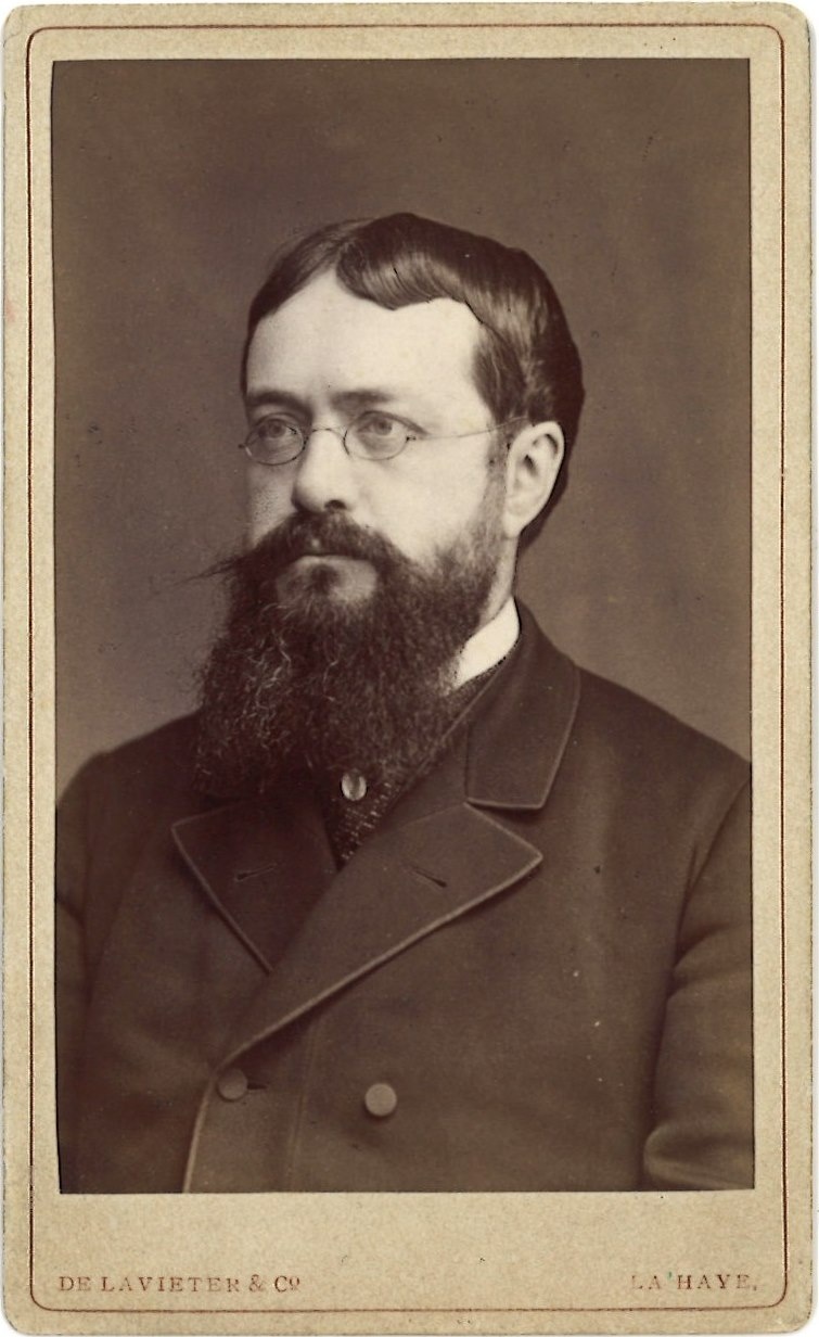 Portretfoto (carte-de-visite) van Jhr. mr. Victor Eugène Louis de Stuers