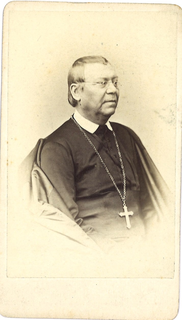 Verzameling van 51 Portretfoto's (carte-de-visite) van geestelijken: Mgr. Franken, bisschop van Batavia (Jakarta), 1866.