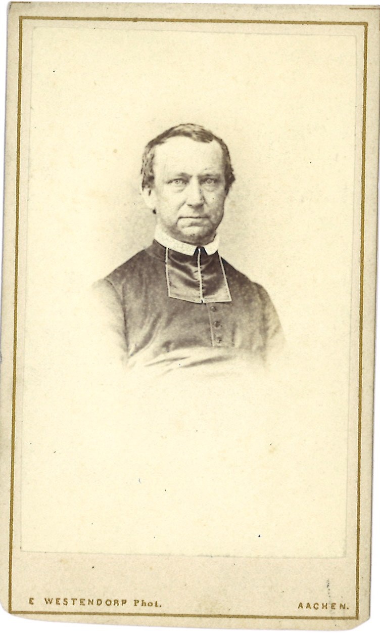 Verzameling van 51 Portretfoto's (carte-de-visite) van geestelijken: Zeer Eerwaarde Heer Jansen, directeur te Rolduc, 1868.