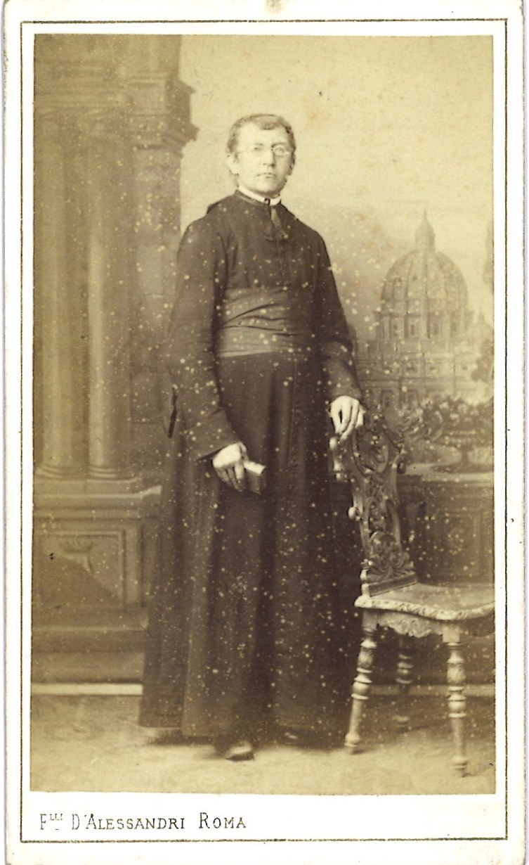 Verzameling van 51 Portretfoto's (carte-de-visite) van geestelijken: Pastoor Cremers van Baerlo, 1867..