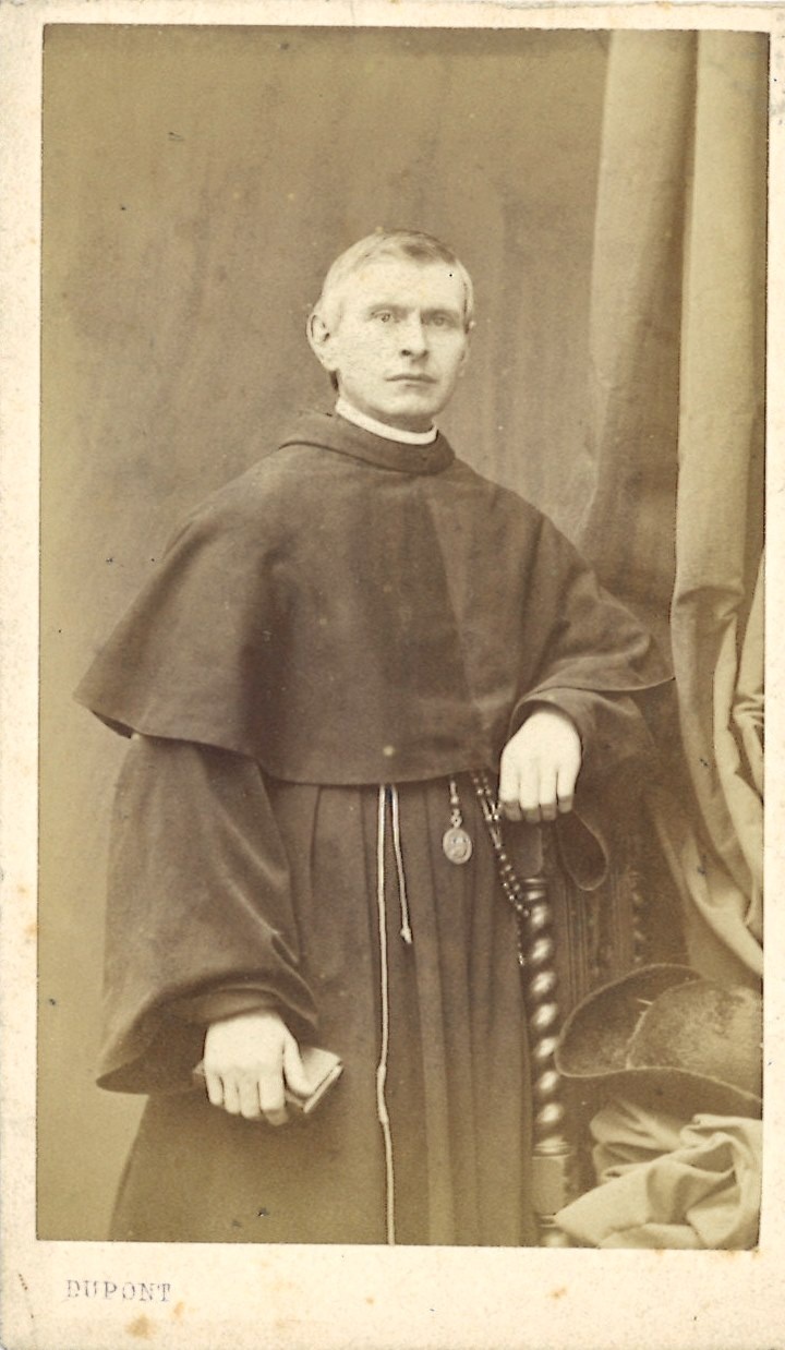Verzameling van 51 Portretfoto's (carte-de-visite) van geestelijken: Pater Hyacinth, superieur van de Minderbroeders Conventuelen te Brussel, 1869.