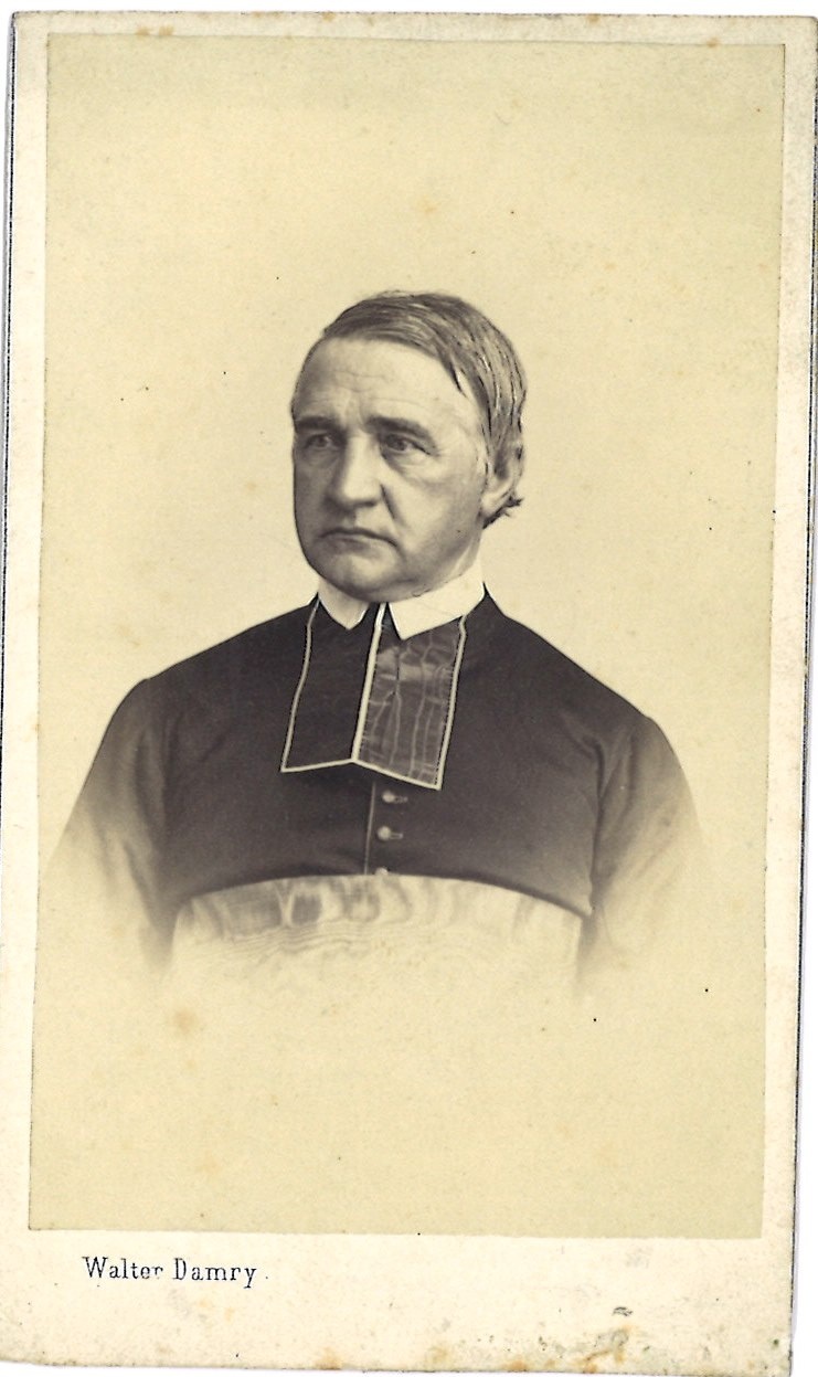 Verzameling van 51 Portretfoto's (carte-de-visite) van geestelijken: Kanunnik van Laer, deken van Wijck-Maastrcht 1868.