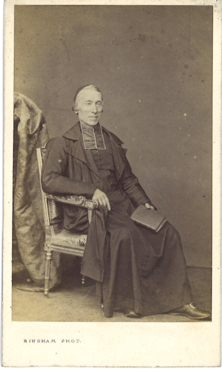 Verzameling van 51 Portretfoto's (carte-de-visite) van geestelijken: Mgr. l'abbé Santerre, archidiaconus gr. vicaire de Chartres.