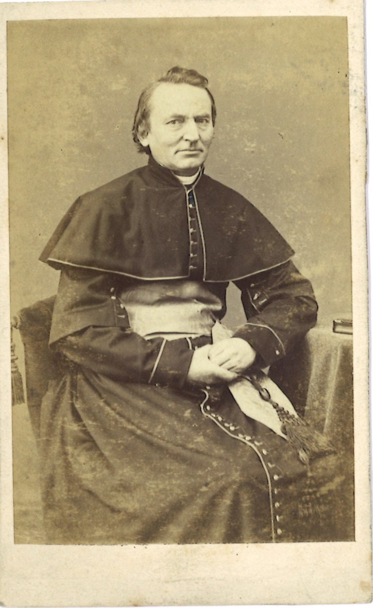 Verzameling van 51 Portretfoto's (carte-de-visite) van geestelijken: een onbekende priester.