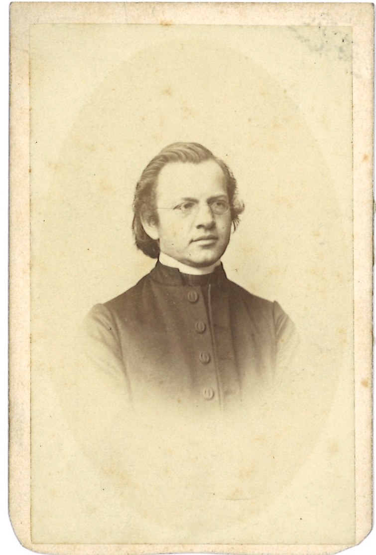 Verzameling van 51 Portretfoto's (carte-de-visite) van geestelijken: Onbekende priester.