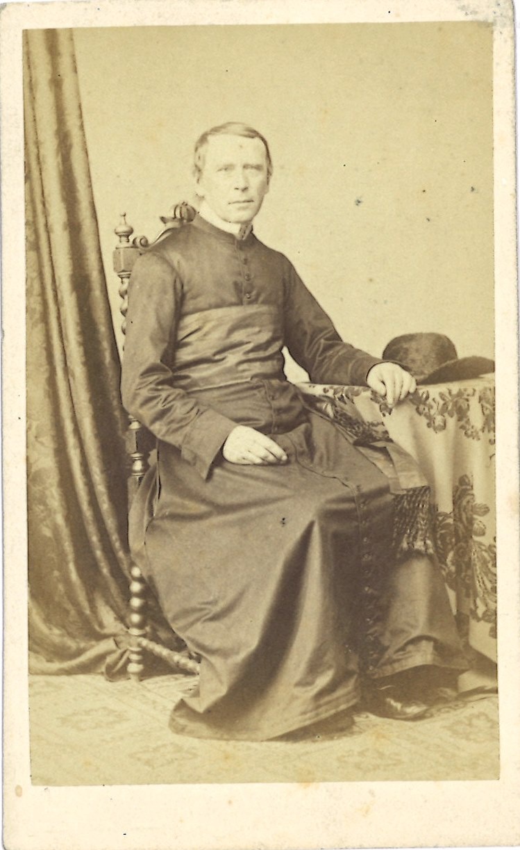 Verzameling van 51 Portretfoto's (carte-de-visite) van geestelijken: Zeer Eerw. Heer van Haeff, pastoor te Venray 1867..
