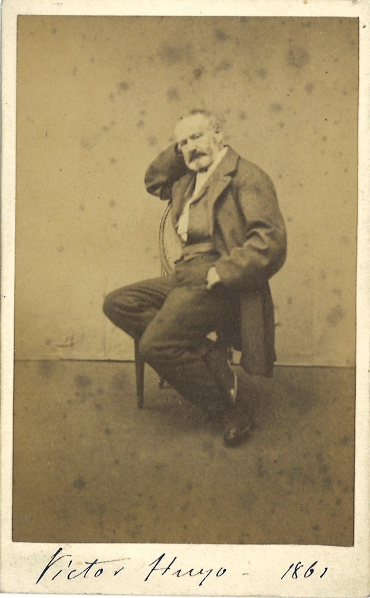 Verzameling van 11 Portretfoto's (carte-de-visite) van kunstenaars: Victor Hugo