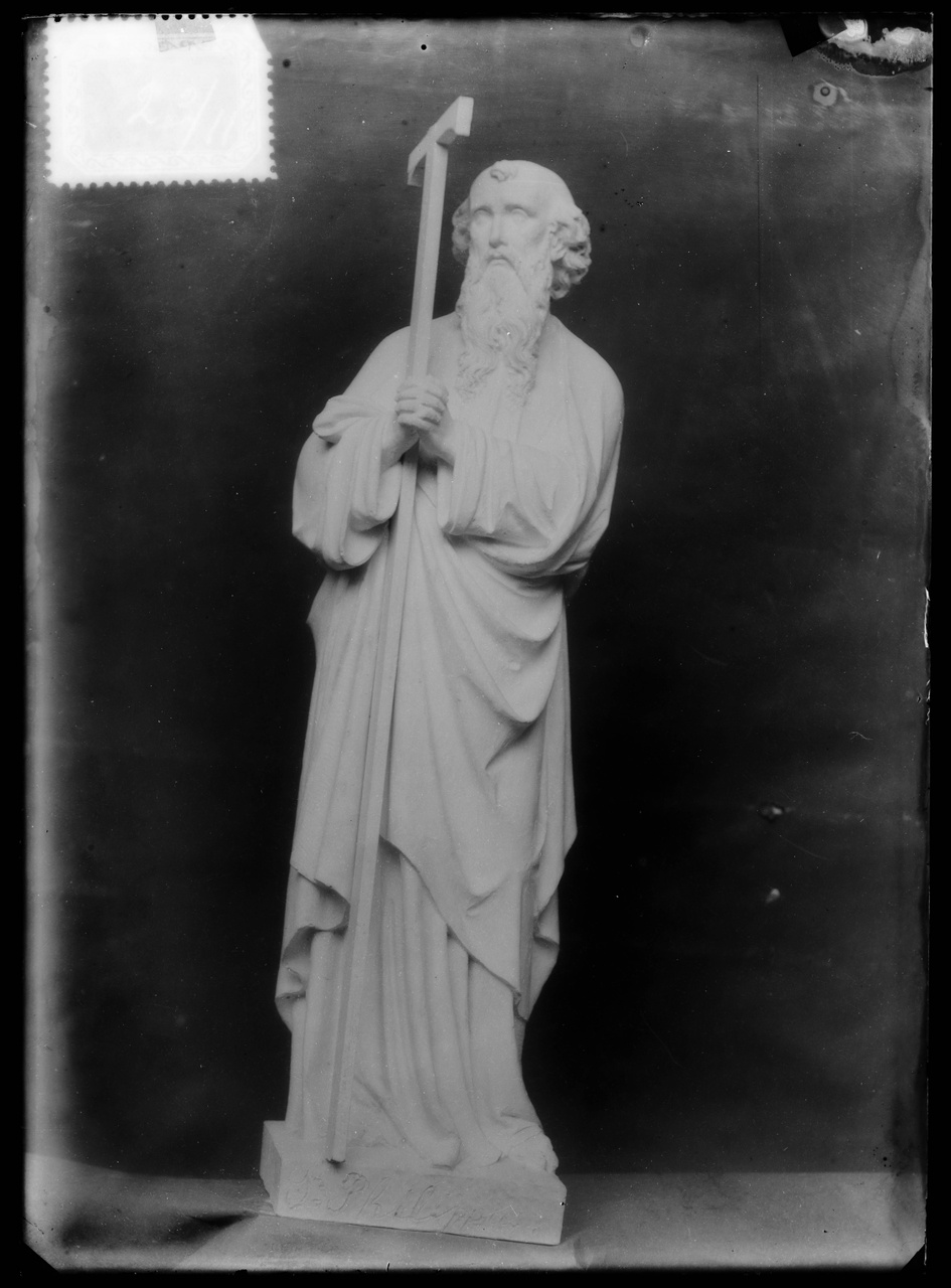 Glasnegatief van foto van producten uit de Cuypers' Kunstwerkplaatsen uit kist met nummer 23: "Mannelijke Heilige".