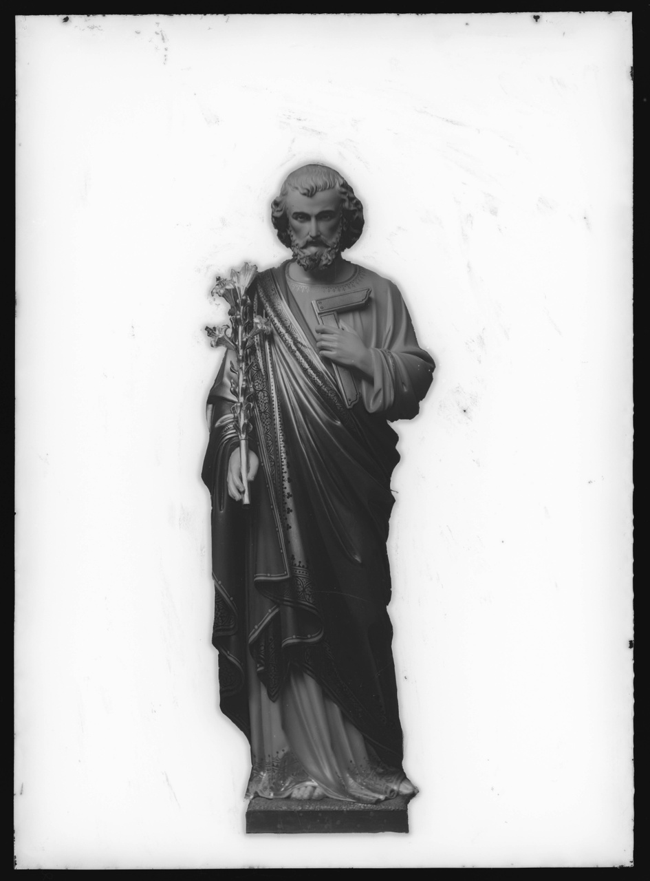 Glasnegatief van foto van producten uit de Cuypers' Kunstwerkplaatsen uit kist met nummer 23: "Sint Joseph".