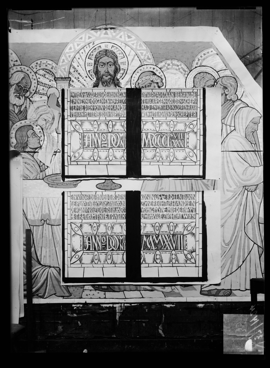 Glasnegatief van foto van producten uit de Cuypers' Kunstwerkplaatsen uit kist met nummer 37: "Glas Sint Willibrordus buiten de Veste Amsterdam".