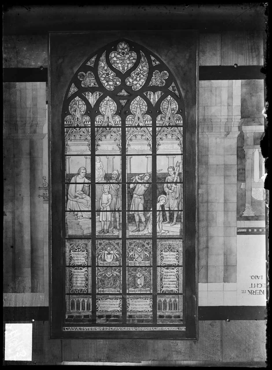 Glasnegatief van foto van producten uit de Cuypers' Kunstwerkplaatsen: "Foto van het ontwerp van een glas-in-loodraam voor de Sint Pancras Kapel te Dordrecht".