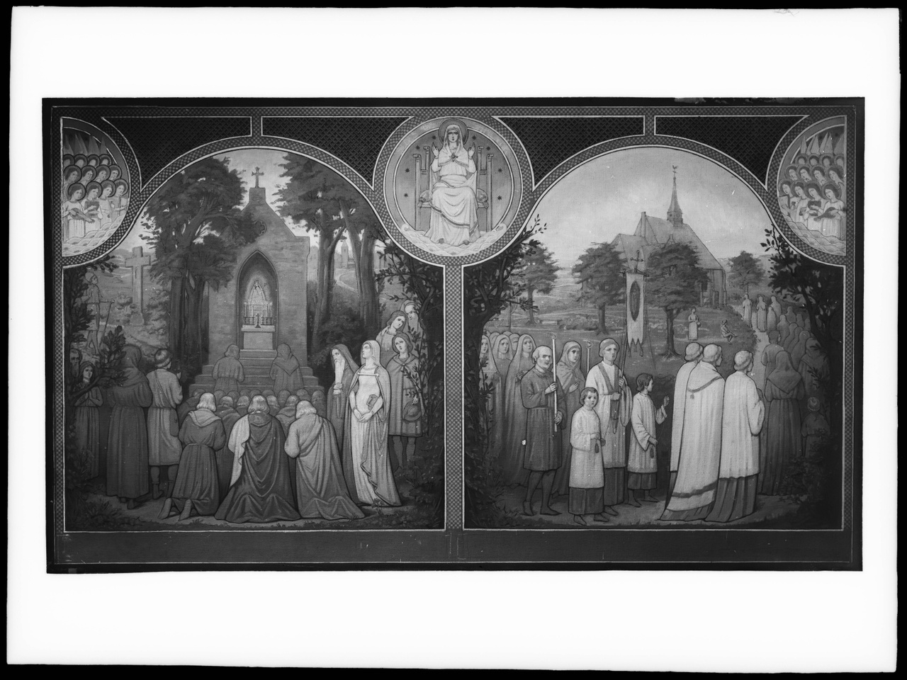 Glasnegatief van foto van producten uit de Cuypers' Kunstwerkplaatsen: "Foto van een tweeluik met daarop voorstellingen van gelovigen bij een kapelletje en een processie op weg naar een kerk".