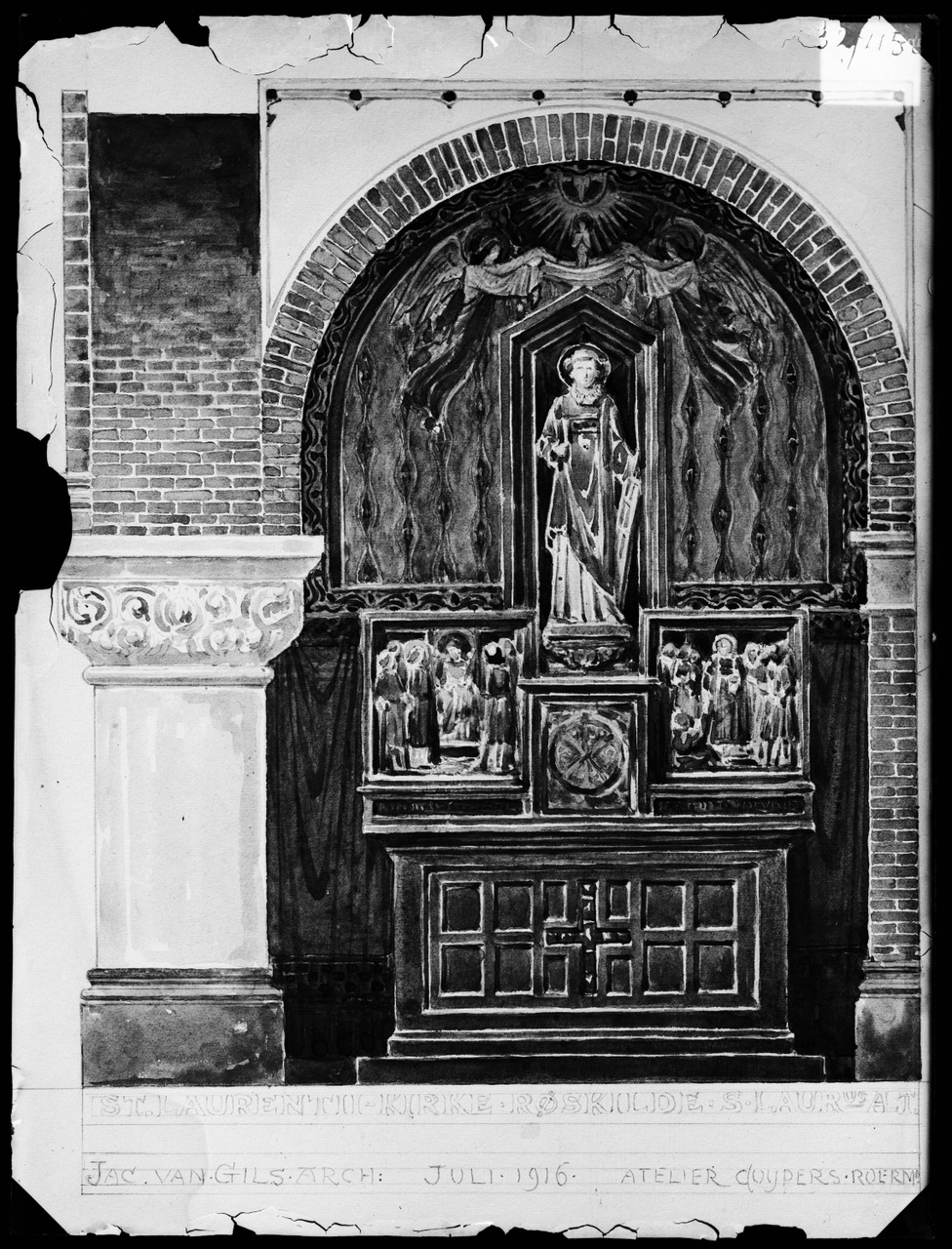 Glasnegatief van foto van producten uit de Cuypers' Kunstwerkplaatsen: "Foto van een ontwerptekening van een altaar in de Laurentiuskerk te Roskilde (Denemarken)".