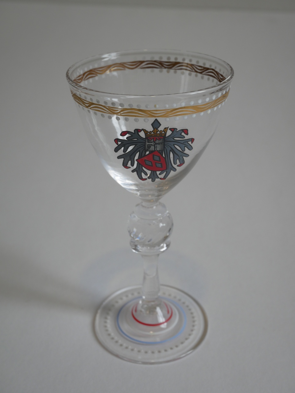 Replica van een wijnglas van het Josina-glasservies van Kasteel De Haar.