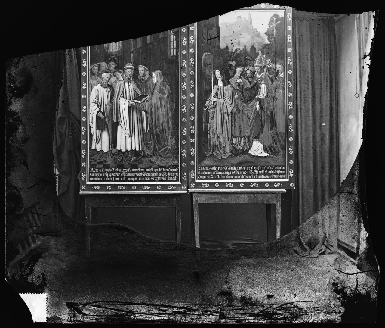 Glasnegatief van foto van producten uit de Cuypers' Kunstwerkplaatsen: "Foto van twee panelen, beschilderd met bijbelse voorstellingen".
