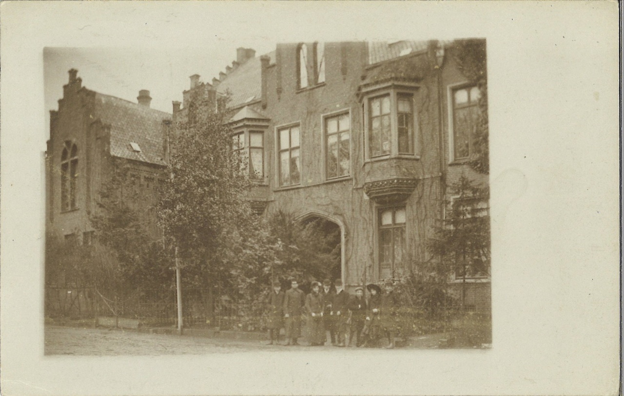 Map met foto's en ansichtkaarten gerelateerd aan het Cuypershuis te Roermond: foto 6693a, ansichtkaart