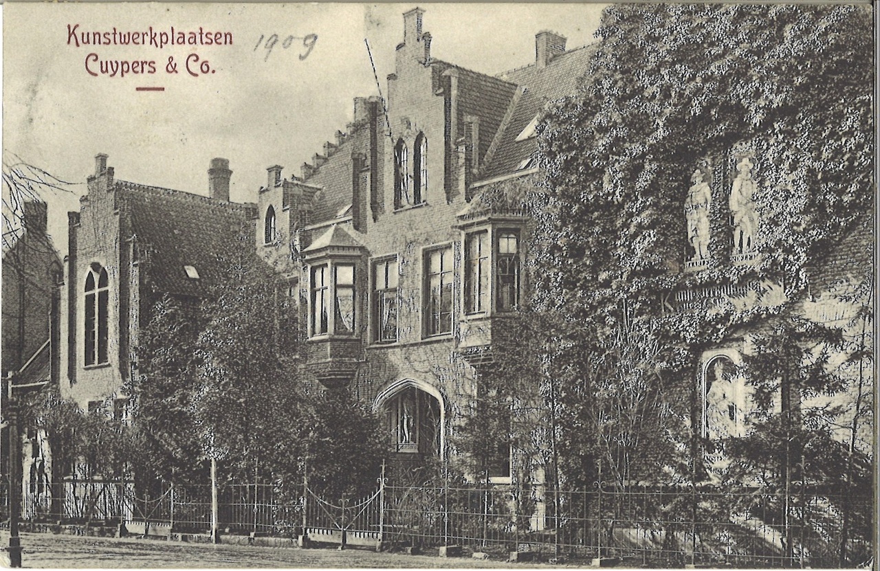 Map met foto's en ansichtkaarten gerelateerd aan het Cuypershuis te Roermond: foto 6693b