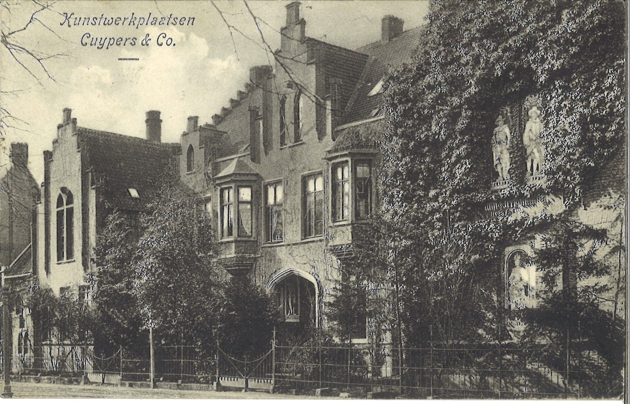 Map met foto's en ansichtkaarten gerelateerd aan het Cuypershuis te Roermond: foto 6693e